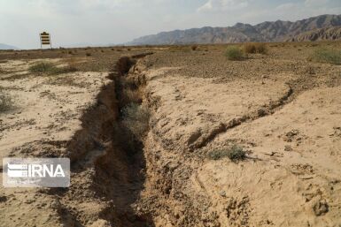 فرونشست زمین در کشور تا ۴۰ سانتی‌متر/ ۷۵۰ شهر روی زون‌های فرونشستی 